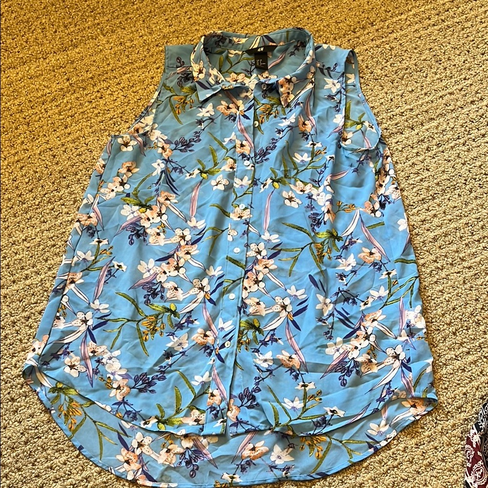 Blue Sleeveless Blouse with Collar